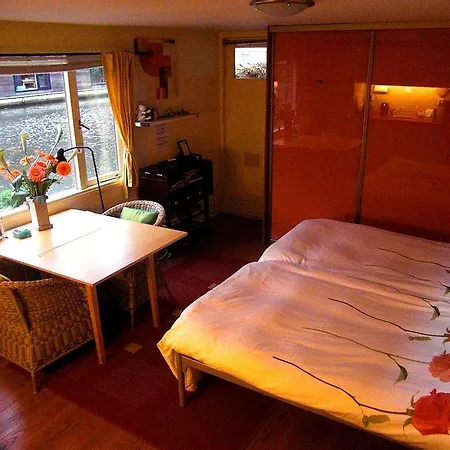 호텔 Phildutch Houseboat